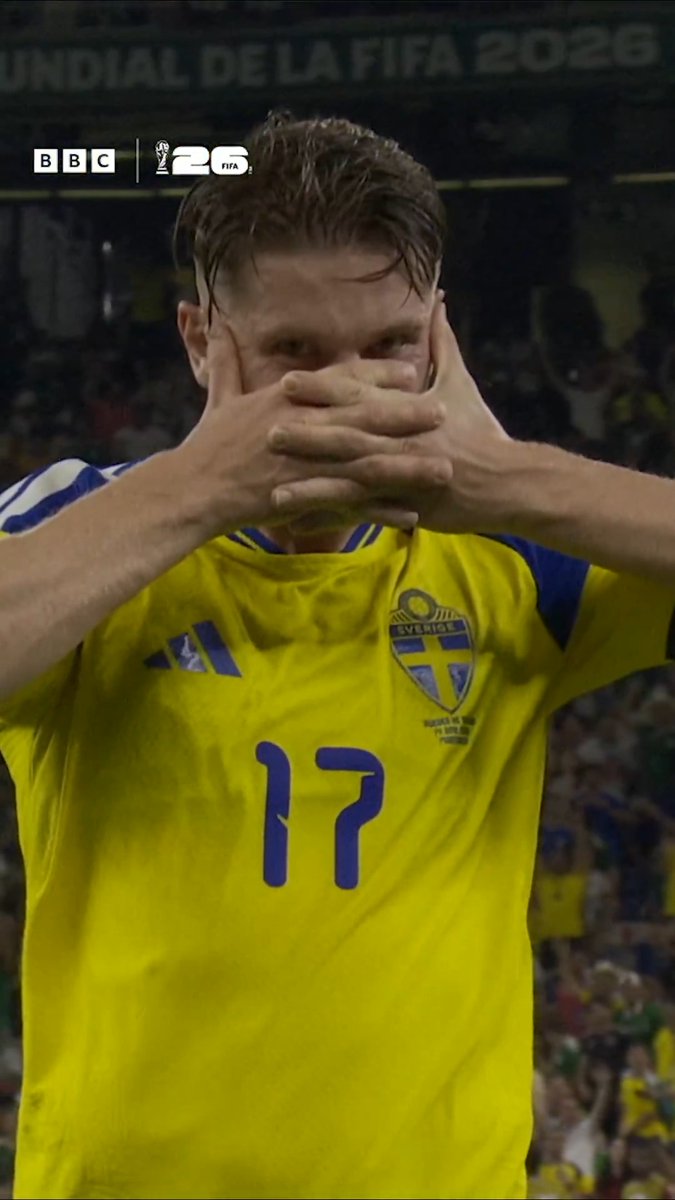 Viktor Gyokeres scores his first World Cup goal for Sweden 🇸🇪
