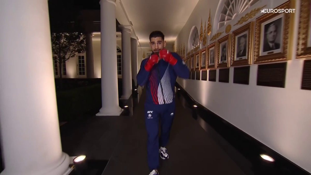 𝐈cónico 𝐋egendario 𝐈nigualable 𝐀poteósico No es una entrada más. No es una entrada cualquiera. Es LA ENTRADA. Topuria sale al ruedo desde el despacho oval. #UFCWhiteHouse #UFCHBOMax