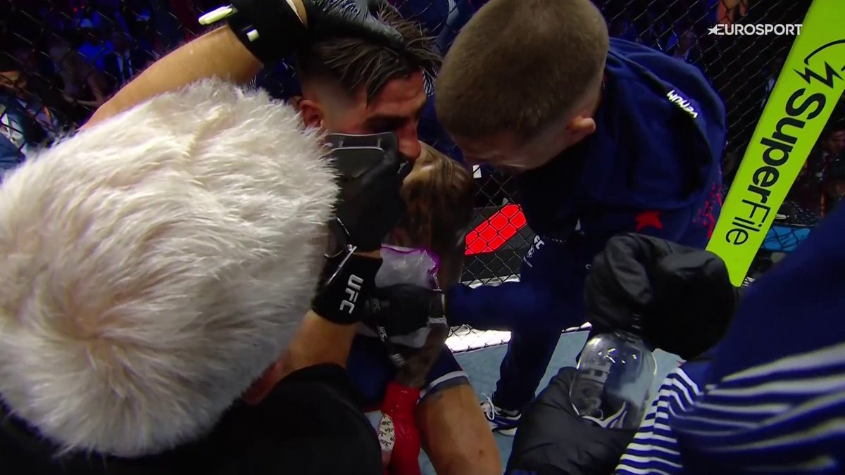 Las instrucciones de la esquina de Topuria a Ilia tras el primer asalto. #UFCWhiteHouse #UFCHBOMax
