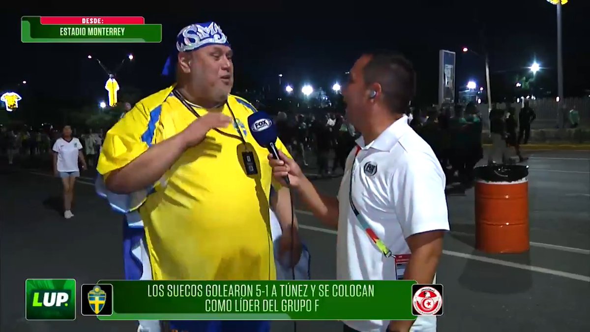 “SOY DE ‘SAINT NICHOLAS’, NO SOY SUECO, NI POQUITO” 🤭 Iván del Ángel sigue interactuando con aficionados que se dieron cita en el Estadio Monterrey para el Suecia 🆚 Japón 🏟️ “310 PESOS LA CHELA” 🍺 #LUP #LaCopaxFSMX