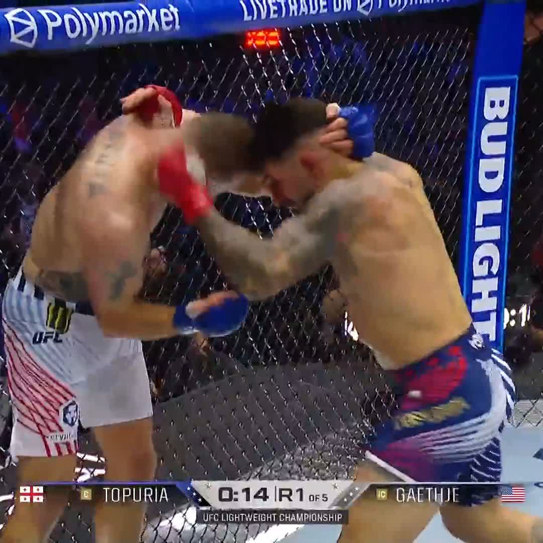 Justin Gaethje: ‘’Karaciğerim hâlâ ağrıyor şu anda. O gövde vuruşları çılgıncaydı. Yani gerçekten çok hızlıydı ama... İkinci raundun sonunda işi bitiremeyince, bu durumun onun gardını ve ruhunu gerçekten düşürdüğünü düşünüyorum. Dediğim gibi, maçtan önceki basın toplantısında da söylemiştim; "Çok baskın olacağım" diyerek kendini gerçekten köşeye sıkıştırdı. Ve şunu da eklemiştim: İkinci raunda geçtiğimizde "S*ktir, ne oluyor?" diyeceksin demiştim. Ve biliyorsun, ona tam olarak bunu yaşattım.’’
