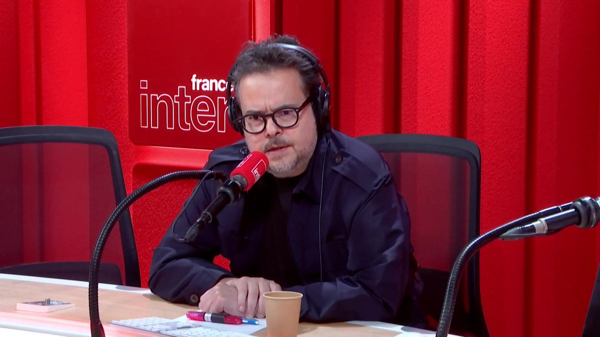 “Je pensais que parler de la maladie à visage découvert me donnerait une forme d’immunité. Ça a été une erreur absolue et un échec total.” Nicolas Demorand revient sur France Inter avec son podcast “Si besoin”, où il raconte ces derniers mois d'absence, de maladie et de soins.