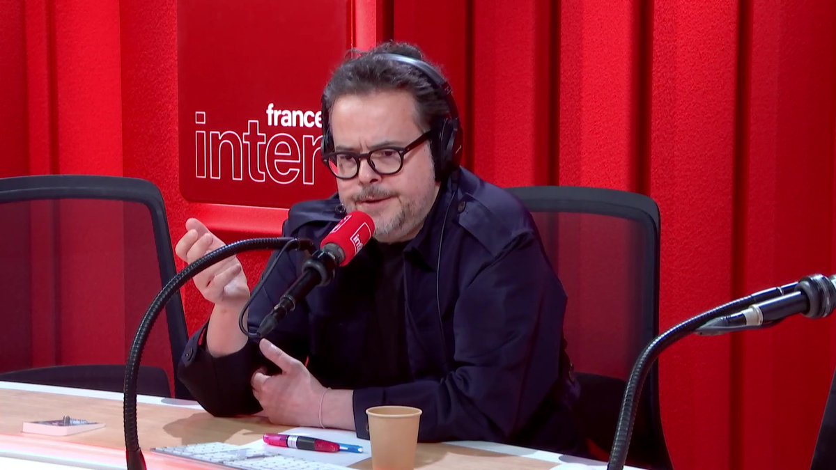 “Des psychiatres m’ont dit avoir l’impression que la consultation se déroulait à trois personnes : le soignant, le psychiatre et moi, quelque part.” Nicolas Demorand revient sur l’impact de son livre “Intérieur Nuit” ➡️