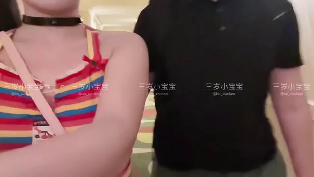 wataa🍑 在酒店走廊放肆一下被人看到了羞死😫#露出 #真空出门