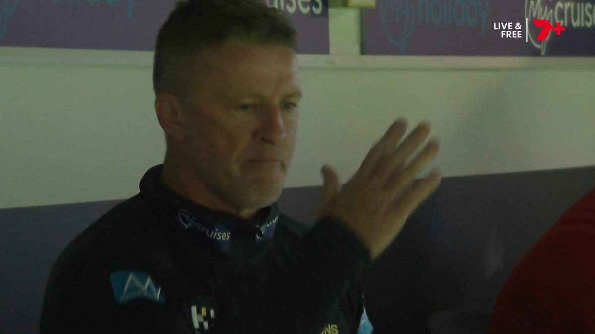 Kane: "Are the players off the coach?" Tom: "Some players are off the coach and my belief is some members of the coaching panel are off the players as well." 🗣️ Tom Morris on the "tense environment" at Gold Coast