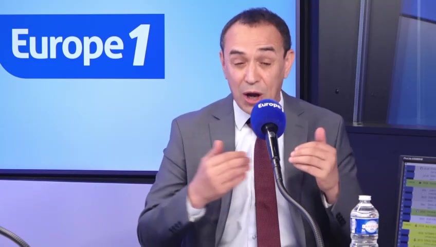 Polémique à Ivry-sur-Seine : "En refusant d’appliquer la laïcité, le maire est hors la loi. C’est un acte séparatiste et militant, or le but du conseil municipal est de rassembler les élus", fustige Karim Maloum dans #ChristineKellyEtVous sur #Europe1 Christine KELLY