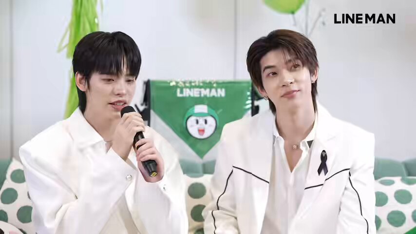 🐻‍❄️: there’s the lineup on the 18th 🐶: yesterday i spoiled something, did you see? 🐻‍❄️: i saw something about 7-8 people 🐶: actually there’s more than that, around 15 people— there are around 15 actors in total from the company playing in the pilot with us. and i’m a green flag 🐻‍❄️: *pops an aegyo???* LINE MAN x Teetee Por #LINEMANถูกสุดทุกวันxTeeteePor