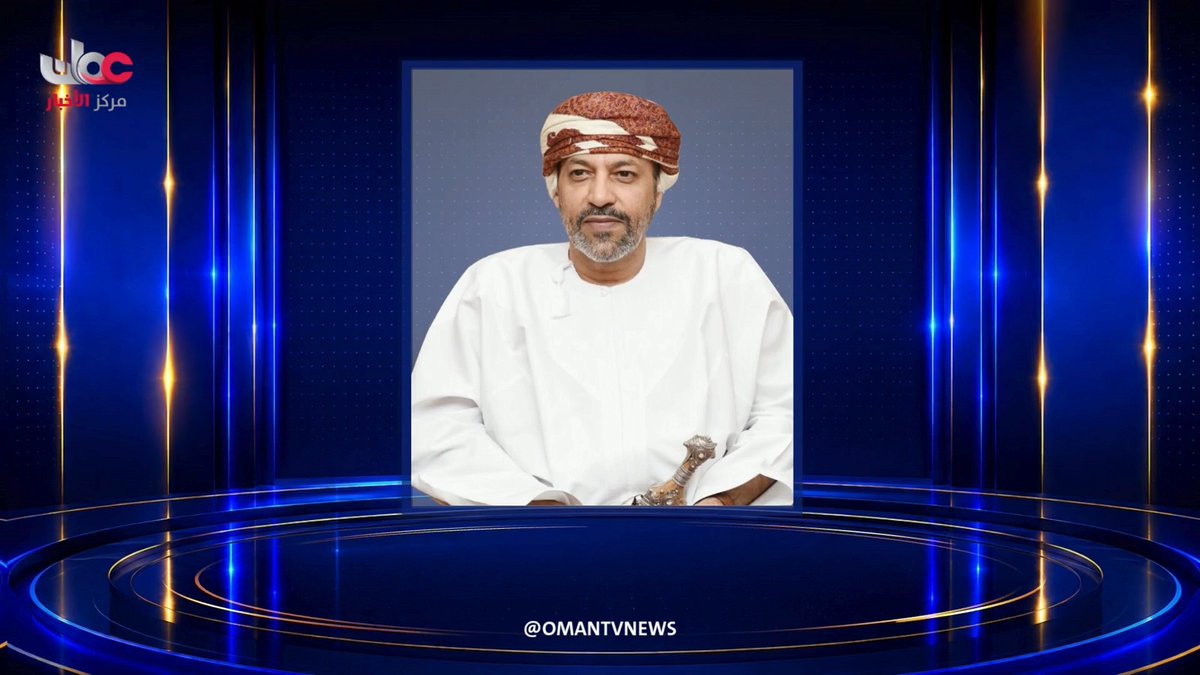 ▶️ معالي وزير الداخلية : الأوامر السامية القاضية بتخصيص مقعد للمرأة العمانية في مجلس الشورى من كل محافظة يأتي في إطار الحرص الذي يوليه حضرة صاحب الجلالة السلطان المعظم لضمان وجود تمثيل دائم للمرأة من مختلف المحافظات في المجلس وتعزيز قاعدة المشاركة المجتمعية. - تخصيص 11مقعداً للمرأة في مجلس الشورى موزعة بواقع مقعد واحد لكل محافظة مع الإبقاء على ترشح المرأة عن ولايتها وفقاً للمنظومة الحالية حسبما حدده قانون الانتخابات. -يتم احتساب فوز المرأة بالمقعد الإضافي المخصص لها على مستوى ولايات المحافظة بأن تحقق المرشحة أعلى نسبة من الأصوات من إجمالي عدد المصوتين ضمن نطاق الولاية التي ترشحت منها ، وذلك مقارنةً بالمرشحات الأخريات في ذات ولايات المحافظة ، والحاصلة على أعلى نسبة أصوات في المحافظة تعتبر الفائزة بالمقعد الإضافي وتمثل الولاية المرشحة عنها. -إذا فازت المرأة بالمقعد المعتاد لتلك الولاية - وفق عدد السكان العُمانيين - من خلال حصولها على أعلى عدد من الأصوات فيبقى المقعد المخصص للمحافظة متاحاً للتنافس عليه من قبل المرشحات الأخريات على مستوى ولايات المحافظة. #مركز_الأخبار
