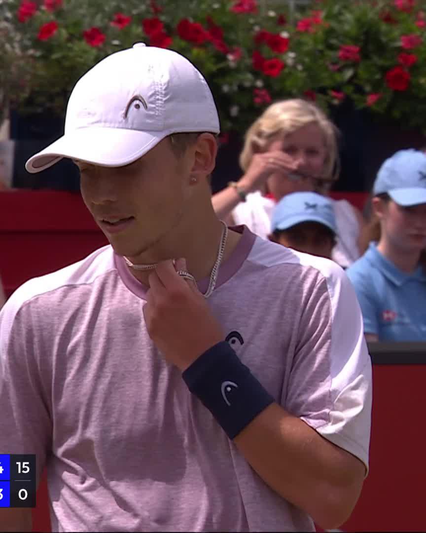 NO WAY 🤯 Botic van de Zandschulp with the OUTRAGEOUS tweener lob! 🥶 #HSBCChampionships