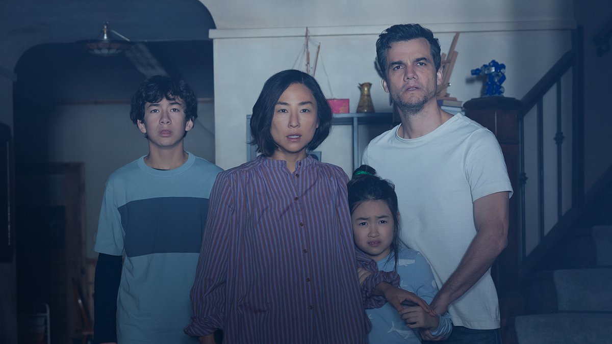 MAL POSSO ESPERAR PRA VER WAGNER MOURA E GRETA LEE JUNTOS. O filme A Última Casa estreia em 7 de agosto. 🏚️⛈️