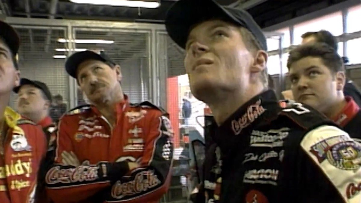 When Dale Jr. beat his dad in a race 😳