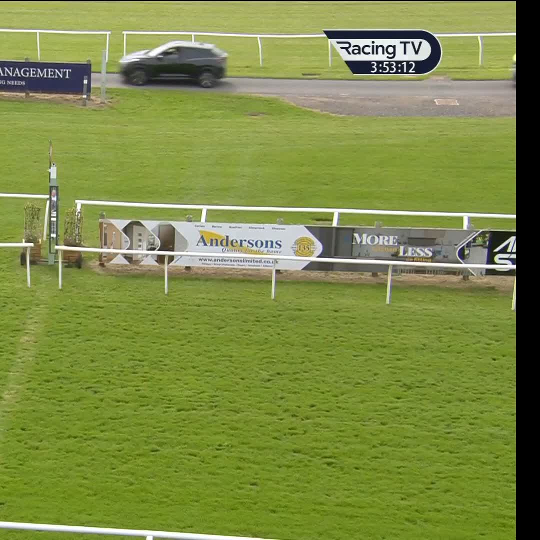 Danny Tudhope 🤌 Lovely last-to-first ride to win at Carlisle Racecourse ahead of his week at Royal Ascot - the jockey has great figures at the meeting and particularly on the straight course 👀