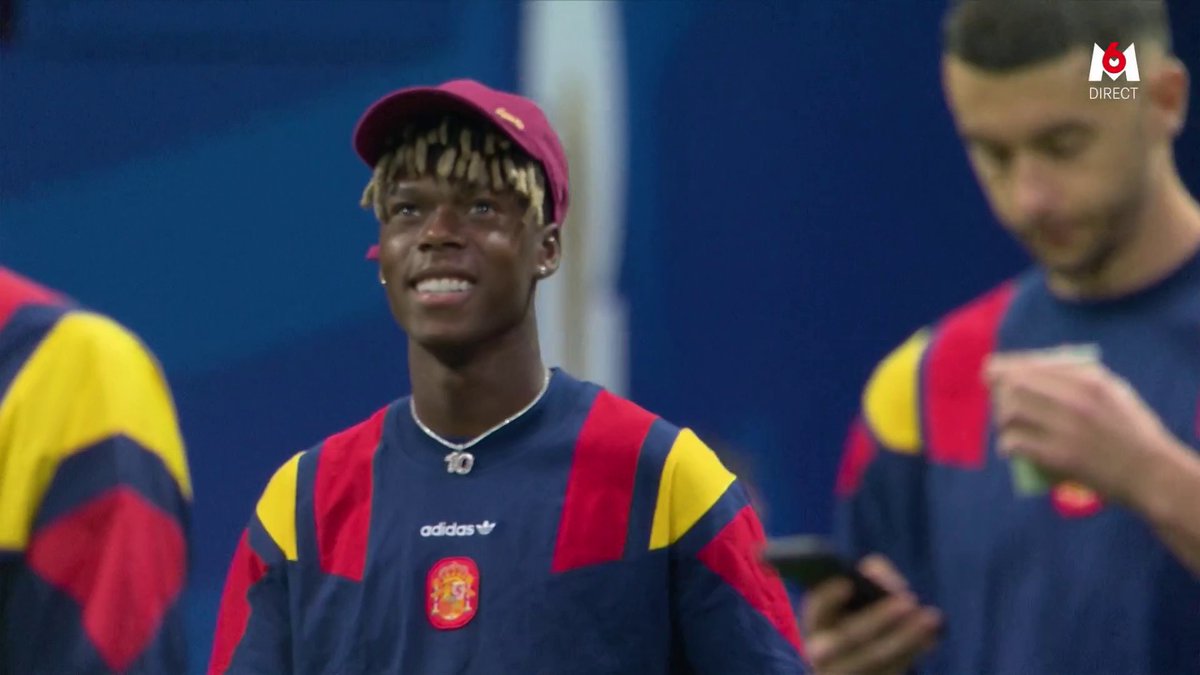 🚨 LAMINE YAMAL 🇪🇸 SALUE LES SUPPORTERS DE LA ROJA ! 👋 Le CRACK espagnol pourrait faire ses débuts en Coupe du monde aujourd’hui. 🎥 M6 - Coupe du Monde de la FIFA 2026™