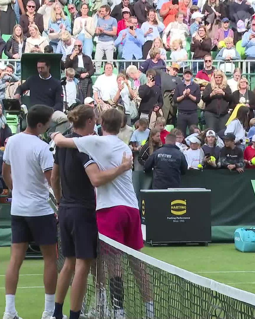 Winning his first match as a Grand Slam champion 🤝 Zverev/Melo defeat Bergs/Bublik in an entertaining match in Halle 🤩 #TWO26