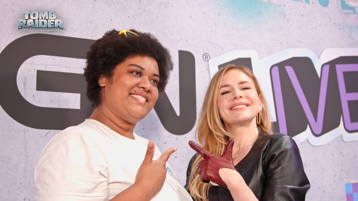 A fan meets Alix Wilton Regan at #IGNLive 🥹
