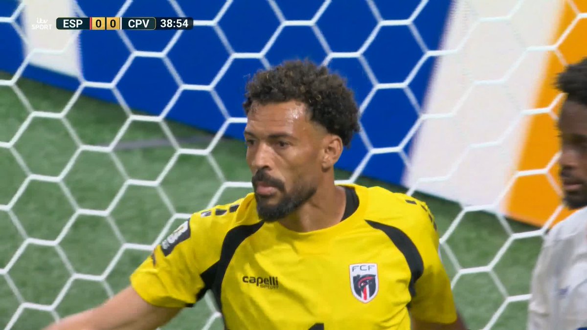 Brilliant save by Vozinha! 🧤 The Cape Verde stopper is doing everything he can to keep Spain out