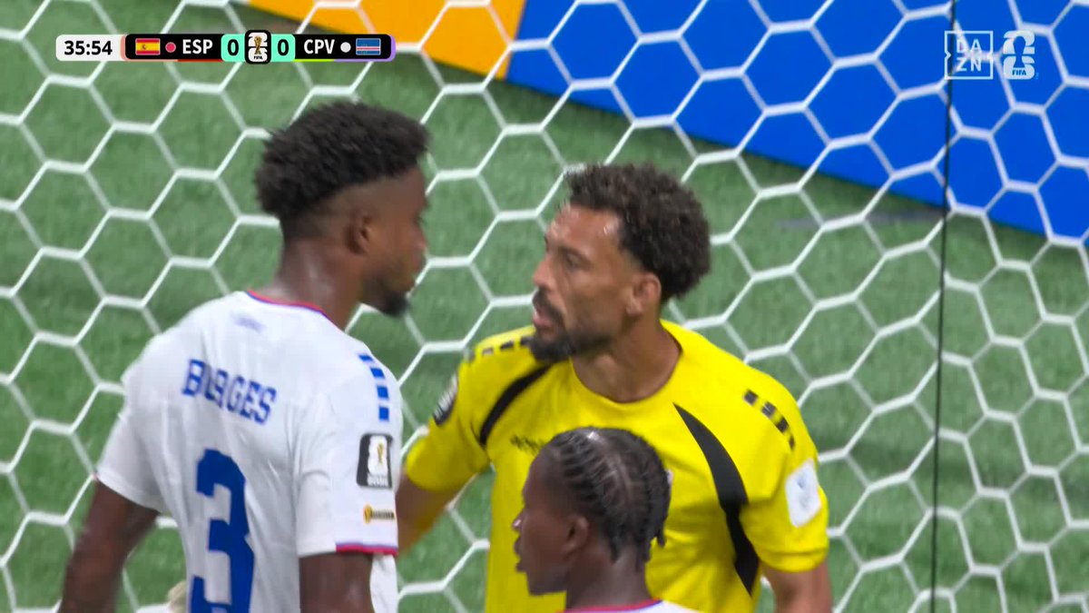 不惑の守護神 大ベテランがキレッキレ 🇨🇻 ヴォジーニャ ファインセーブを連発 🏆#FIFAワールドカップ グループH 🆚スペイン×カーボベルデ 📱#DAZN ライブ配信中 #本気で楽しむならDAZN