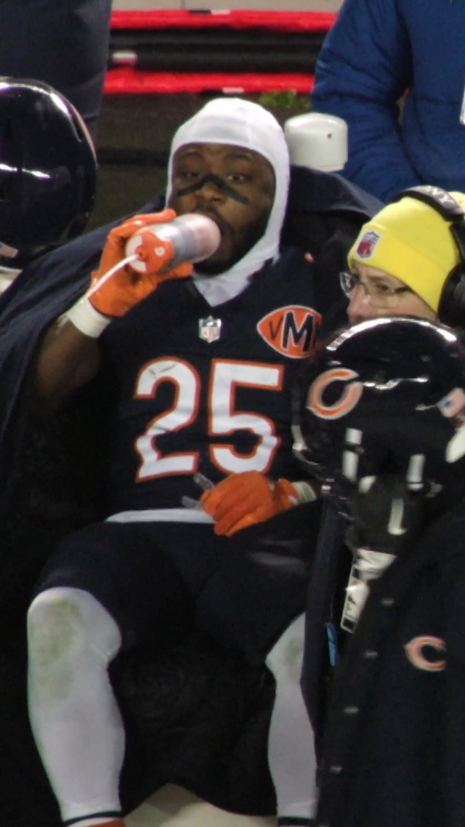 .Kyle Monangai with his Gatorade bottle may have been the best Mic'd Up blooper all year 🤣 Chicago Bears