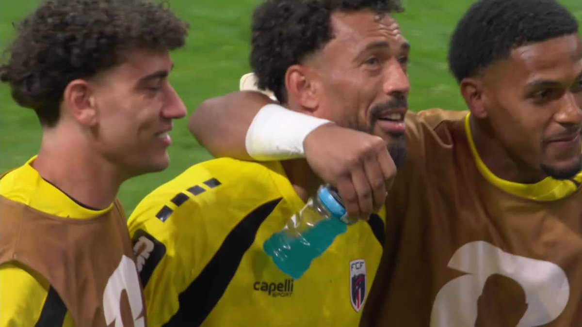 ¡LA EMOCIÓN DEL HÉROE DE CABO VERDE! LAS LÁGRIMAS DE VOZINHA, EL ARQUERO DE 40 AÑOS QUE FUE LA GRAN FIGURA EN EL HISTÓRICO EMPATE ANTE ESPAÑA. ⚽ #ESPNMundial 📺 Mirá los mejores partidos de la #FIFAWorldCup por ESPN, en el Plan Premium de #DisneyPlus