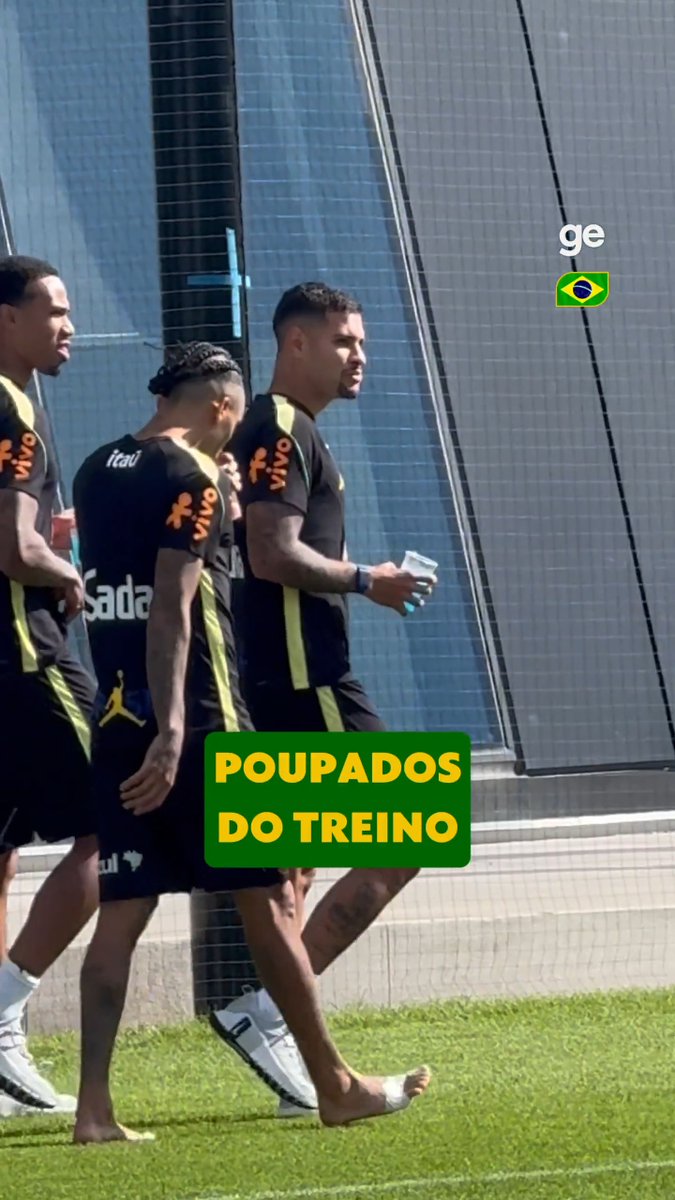 Na primeira atividade visando o duelo contra o Haiti, Raphinha, Bruno Guimarães e Gabriel Magalhães são poupados e aparecem sem chuteiras no gramado. #brasil #seleçãobrasileira #futebol #ge2026
