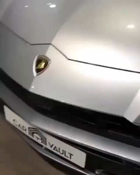 Who been remember when Wizkid been tear this Lamborghini Urus? 😂 All them ops almost tear ACL. That time sef, Burna still dey beg Cubana Chief priest to perform for him club 🫴🏾