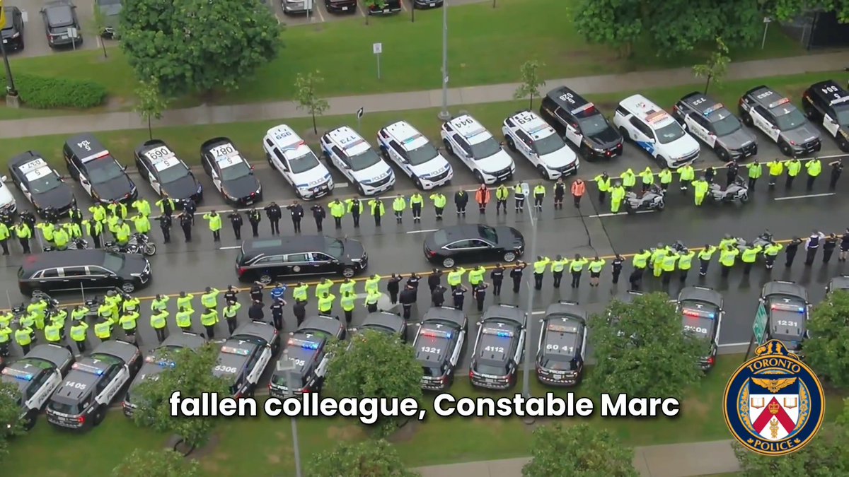 Hundreds of Toronto Police members, alongside first responders, policing partners, and community members, lined the streets yesterday to honour Constable Marc Pinizzotto as he was escorted to the funeral home. Thank you to the Ontario Provincial Police and Sgt. Ed Sanchuk for his moving tribute. The support shown to Marc’s family and our Toronto Police family during this difficult time is deeply appreciated. #HeroesInLife