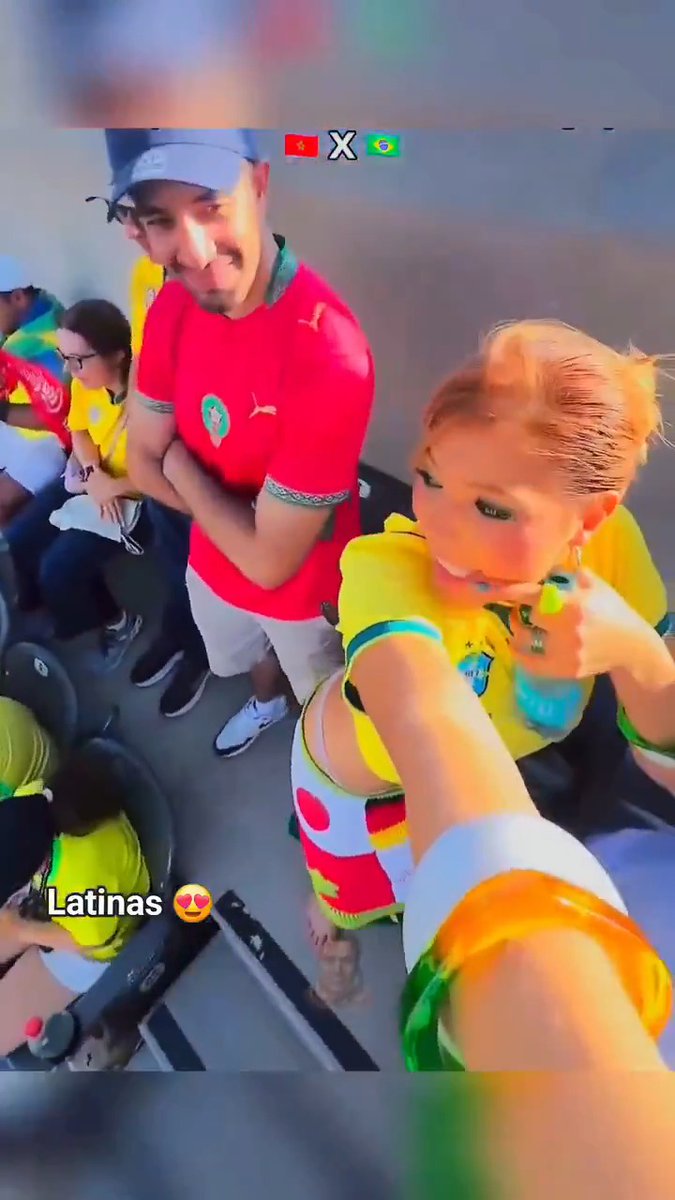 🔴🔴 || أصبح لقاء بين مشجعة برازيلية 🇧🇷 ومشجع مغربي 🇲🇦 خلال المباراة حديث مواقع التواصل الاجتماعي في العالم 😁 .