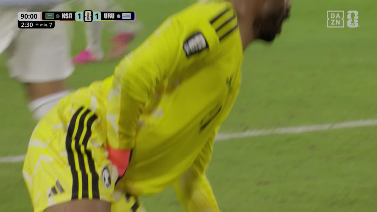 ¡IMPRESIONANTE! ¡LA MANO AL OWAIS A FEDE VALVERDE EN EL 93! 🤯🤯🤯 #DAZNMundial #FIFAWorldCup