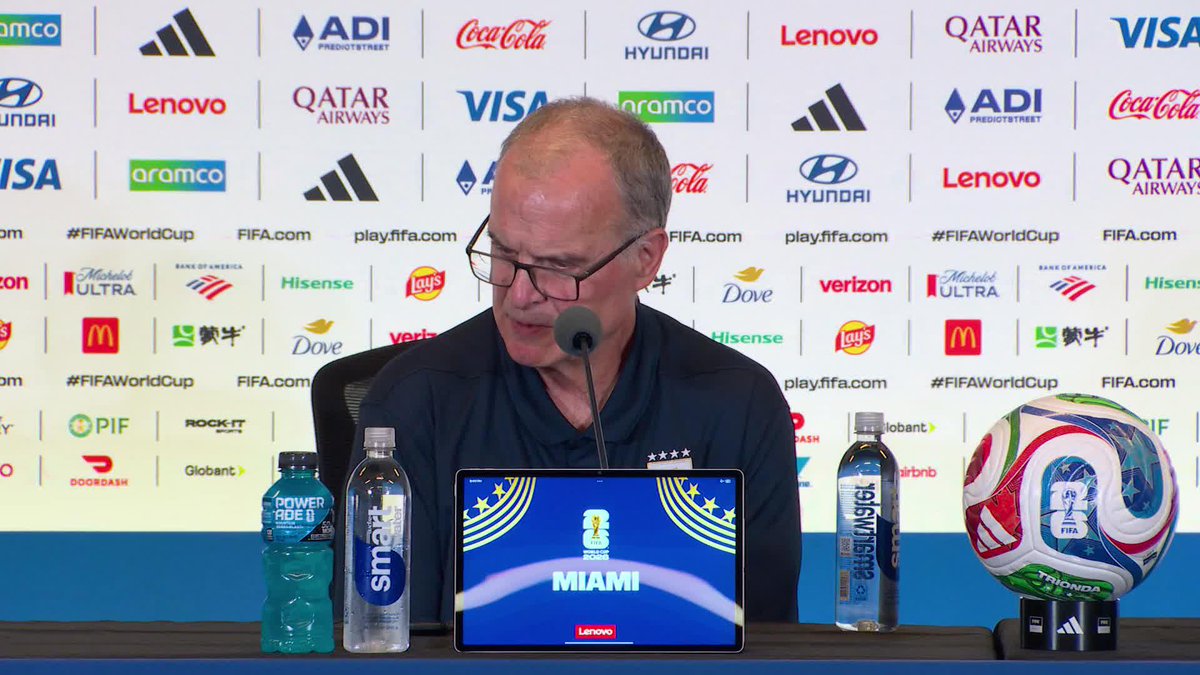 "NO TENGO QUE DAR NINGUNA EXPLICACIÓN. ME SACARON LA FOTO COMO ME LA SACARON, NO SOY UN MODELO" 🗣️ El Loco Bielsa contundente al responder sobre sus fotos del Mundial ⚽ #ESPNMundial 📺 Mirá los mejores partidos de la #FIFAWorldCup por ESPN, en el Plan Premium de #DisneyPlus