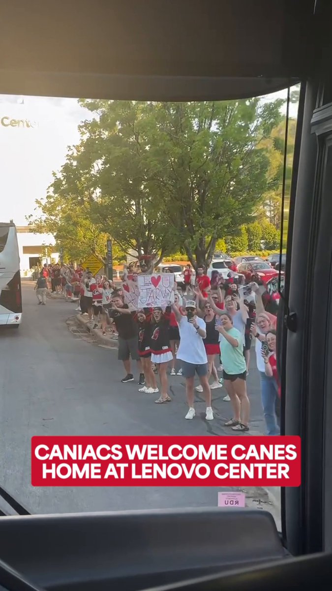 There's nothing like a warm welcome home 🏠 #StanleyCup (🎥: IG/mayrunn84)
