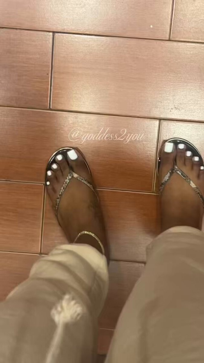 I forgot how good white looks on my toes! 😍🤍
