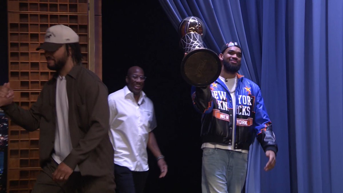 .Jalen Brunson, Karl-Anthony Towns, &amp; NEW YORK KNICKS Coach Mike Brown arrive to Studio 6B in style! 🏆 #FallonTonight #KnicksOnFallon #KnicksInStudio6B #NBAFinals