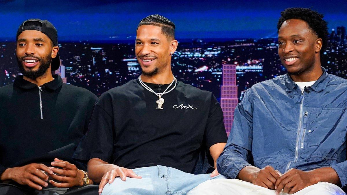 .Josh Hart honors Jimmy’s untied shoe by signing it and retiring it to the rafters 😭 NEW YORK KNICKS #FallonTonight #KnicksOnFallon #KnicksInStudio6B #NBAFinals