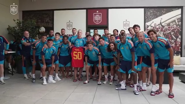 Ojalá más celebraciones como esta juntos, Dani Olmo. Felices 50 partidos con la Selección Española Masculina de Fútbol 🤗 #VamosEspaña | #CopaMundialFIFA