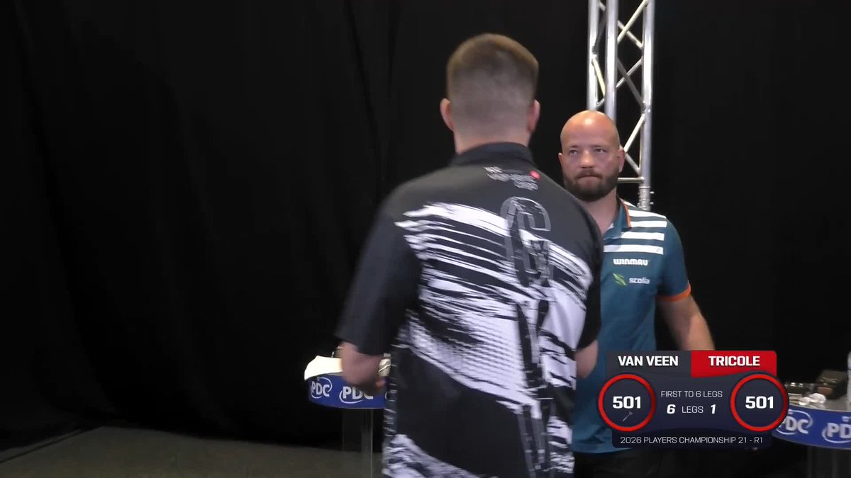 VAN VEEN CRUISES THROUGH! Gian van Veen is the first player through to round two on Streaming Board Two, as the Dutchman beats Thibault Tricole 6-1! 📺 #PC21