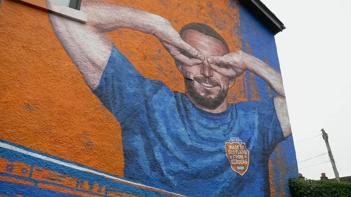 🏴 A giant 25-foot version of John McGinn doing his trademark goggles celebration has been created on the side of a superfan’s house. We've been in his hometown of Clydebank.