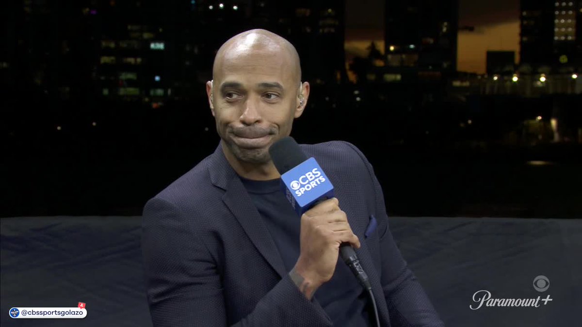 Kate Abdo: 🗣️ "Who is the best player you have ever swapped shirts with?" Charlie Davies: "Henry" Carragher: "McManaman" Micah Richards: "Henry too" Thierry Henry: "R9 after the '98 World Cup final." 😳