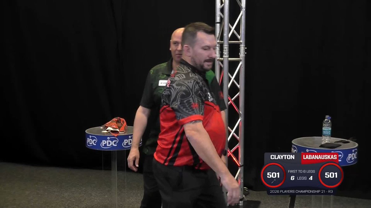 CLAYTON WINS A CLASSIC! What a contest in round three of #PC21, as Jonny Clayton averages upwards of 101 in a 6-4 victory over Darius Labanauskas, who averaged over a ton himself! 📺 #PC21
