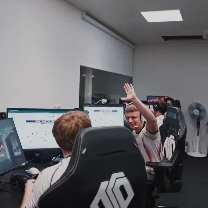 They were the first to discover our new facilities. Take a look back at our R6 team’s first week of EML Stage 1!