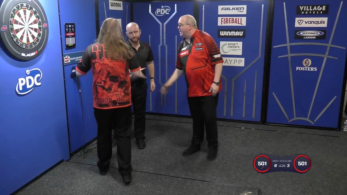 SEARLE MAKES THE SEMIS! Ryan Searle fends off the Stephen Bunting fightback to win 6-3 and reach the last four in Wigan! 📺 #PC21