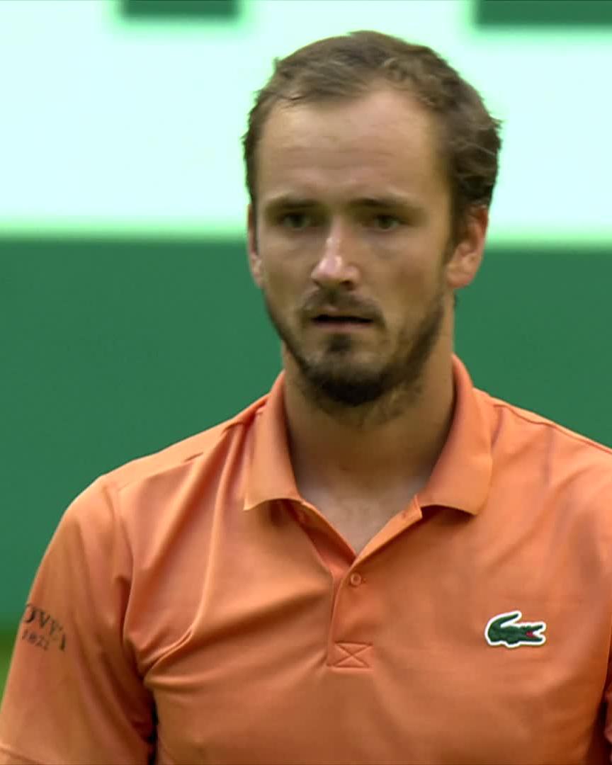 Too good 😮‍💨 Medvedev defeats Etcheverry 6-3 6-4 to reach the last 16 in Halle #TWO26