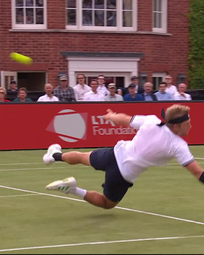 DIVE-idovich Fokina 🤯 ATP Tour #HSBCChampionships