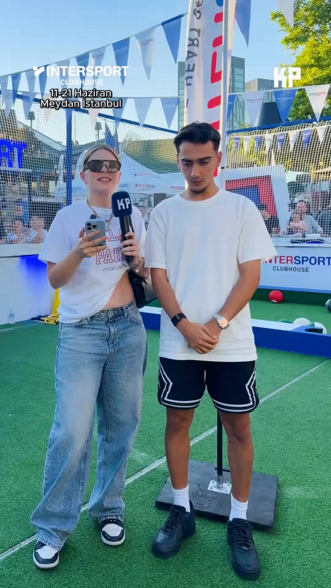 🚨 Samet Kocabaş, tarihin en iyi freekick kullanan oyuncusunu seçiyor... David Beckham mı Juninho mu? - Juninho. Juninho mu Cristiano Ronaldo mu? Ronaldo. Lionel Messi mi Cristiano Ronaldo mu? 👀 "Sneijder ve Ward-Prowse'u bekledim.."