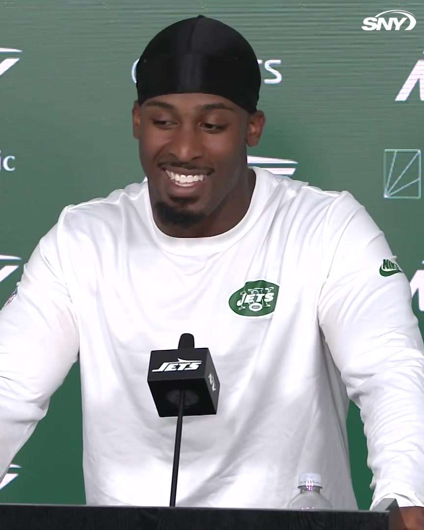 Breece Hall hung out and ate wings with Tyler Kolek recently He told Kolek he has "positive jealousy" and wants his Jets to win a title to have the same feeling as the Knicks