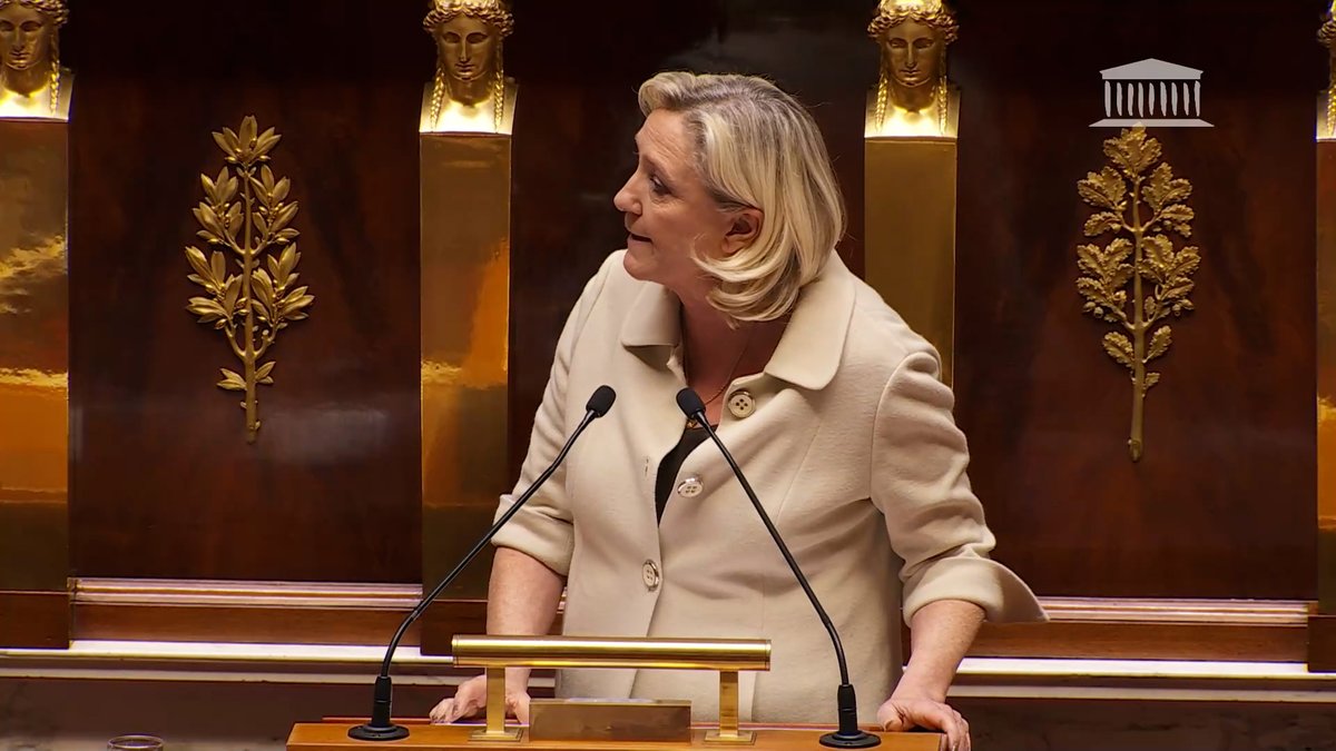 Permettez-moi de noter que notre groupe est le seul à présenter une réforme constitutionnelle globale alternative. Je tiens aussi à saluer ici la démarche du président Simeoni de venir auprès de tous les groupes de l'Assemblée nationale échanger directement sur ce projet.