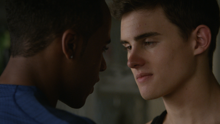 michael johnston has a locker room makeout in teen wolf in case you forgot