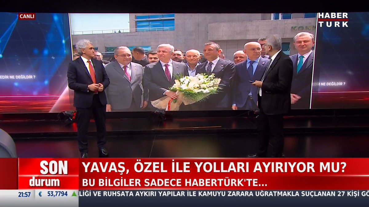 📌Bu bilgiler sadece Habertürk'te: Mansur Yavaş, Özgür Özel ile yolları ayırıyor mu? 🗣TÜRKGÜN Gazetesi Genel Yayın Yönetmeni Mehmet Müftüoğlu: "Mansur Yavaş yeni parti sürecinde Özel ile ilerlemeyecek. Mansur Yavaş Belediye çalışmalarına yoğunlaşacak."