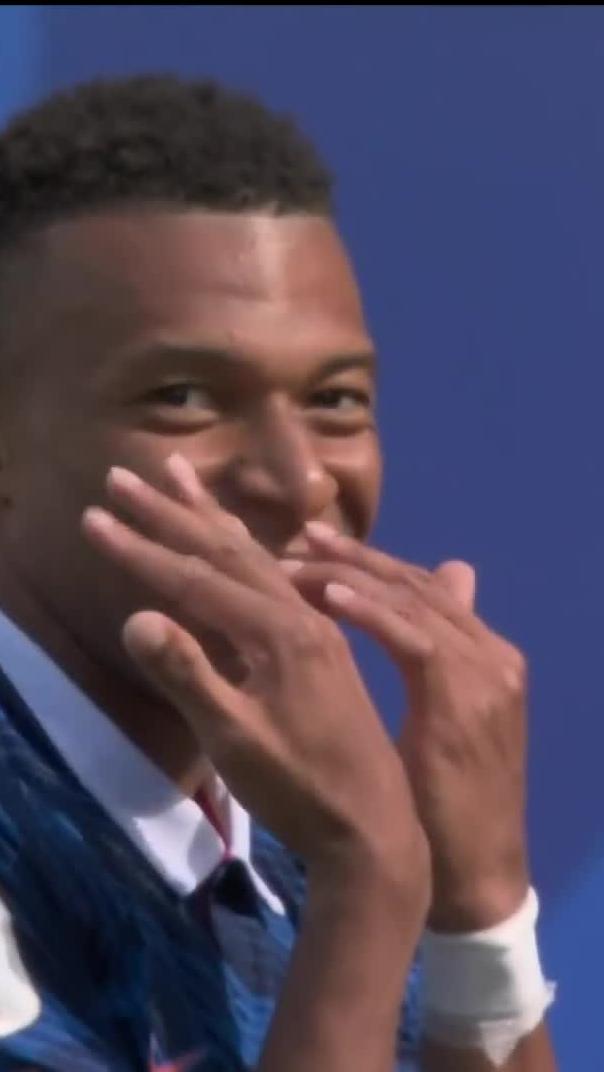 Michael Olise was made in a lab 🤯 He picks Senegal's lock to find Kylian Mbappé 🇫🇷💥 📺 Stream #FIFAWorldCup2026 on DStv: Absa Group
