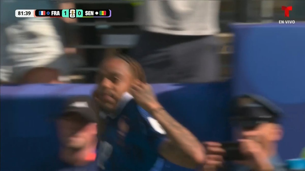 ¡GOLAAAAAZO DE FRANCIA! ¡BARCOLA ENTRA Y MARCA! El crack de PSG se mete al área y define de forma soberbia ante la salida de Mendy, ¡Lindo gol! Francia debutará con triunfo sobre Senegal, ¡2-0!