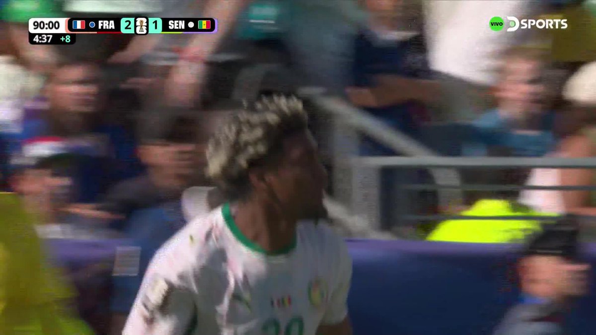 ¡GOLAZO DE SENEGAL PARA DESCONTAR! ⚽🇸🇳 Mbaye hizo la personal y le rompió el arco a Maignan para el 2-1 ante Francia. #MundialEnDSPORTS #FIFAWorldCup